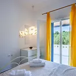 Hillside Hideaway *
