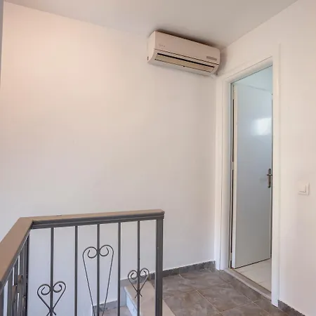 Дом отдыха Hillside Hideaway *